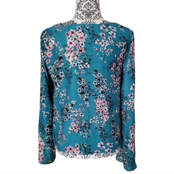 Cupcakes and Cashmere Nadette V-neck floral blouse size small​ - Picture 4 of 15